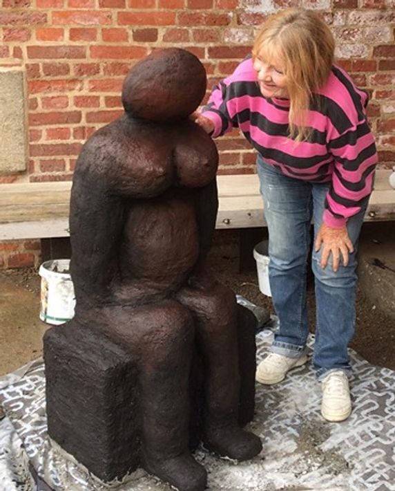 
Skulptur (make make teknik)står på Marstrand Strandverket.
Jag och Anna har skapat den under juli månad på Strandverket. Den är kvar nu.
